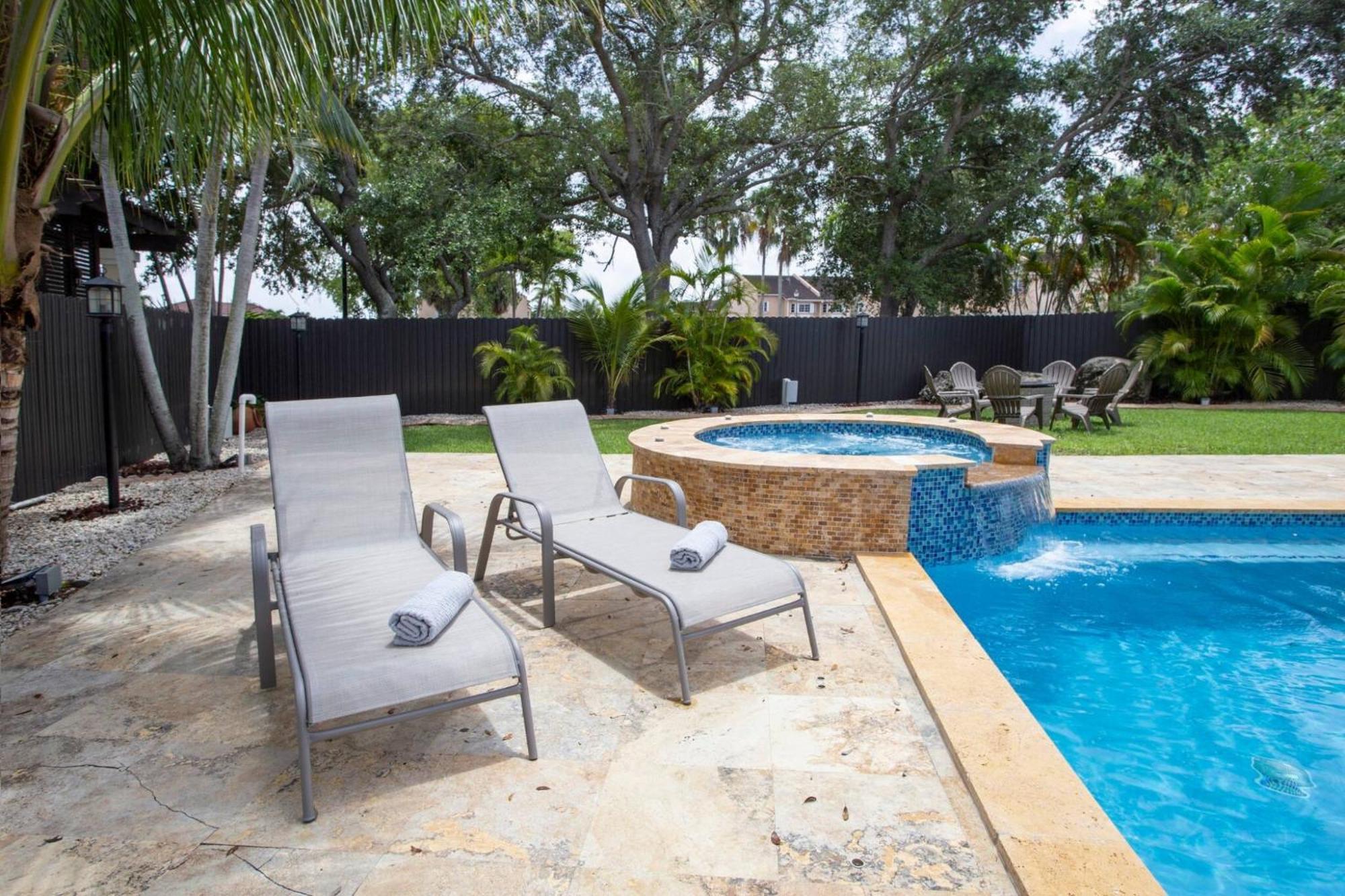 Villa Luxe 5br I Pool Jacuzzi Fire Pit Piano *