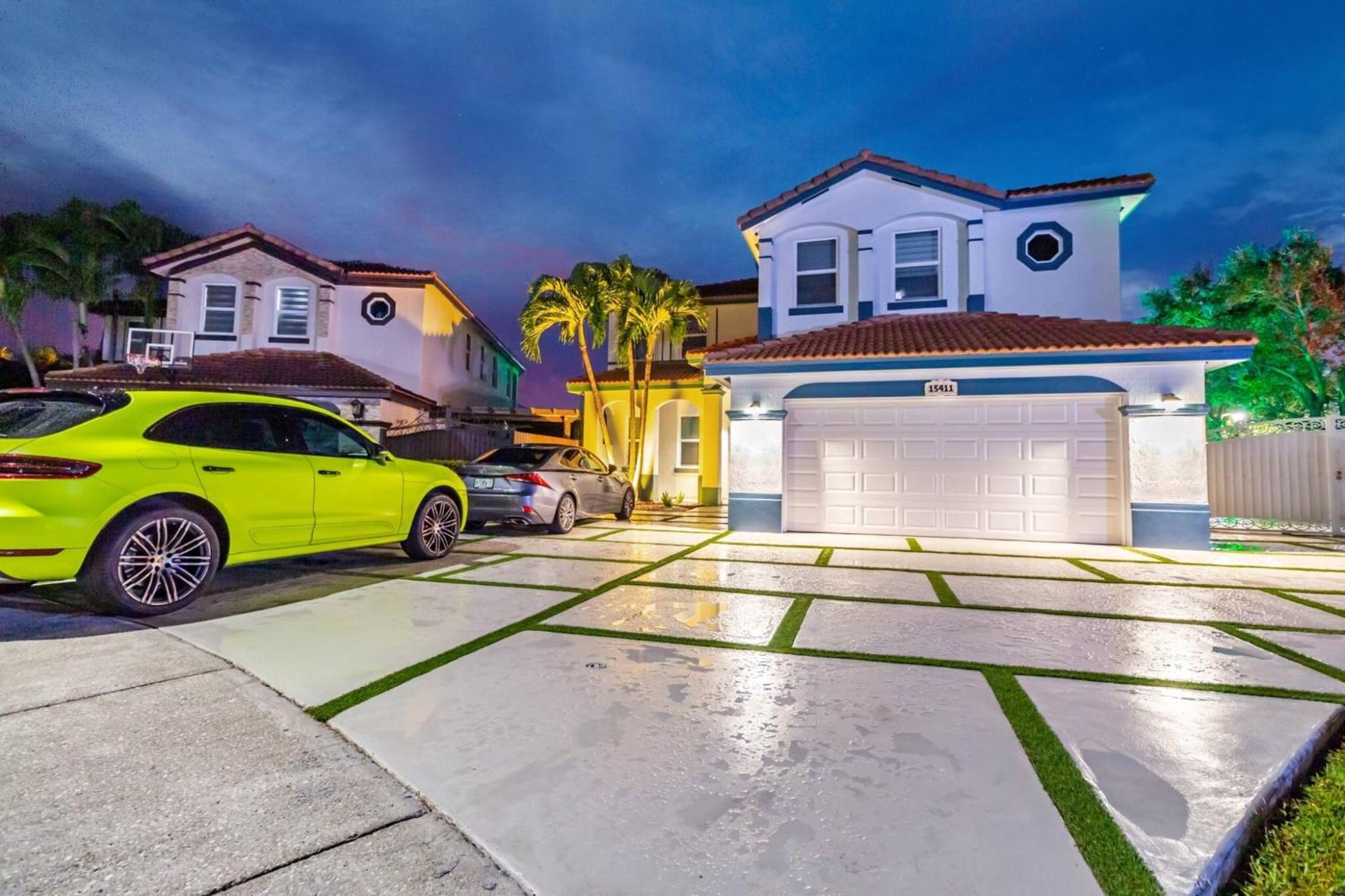 Luxe 5br I Pool Jacuzzi Fire Pit Piano Villa Miami