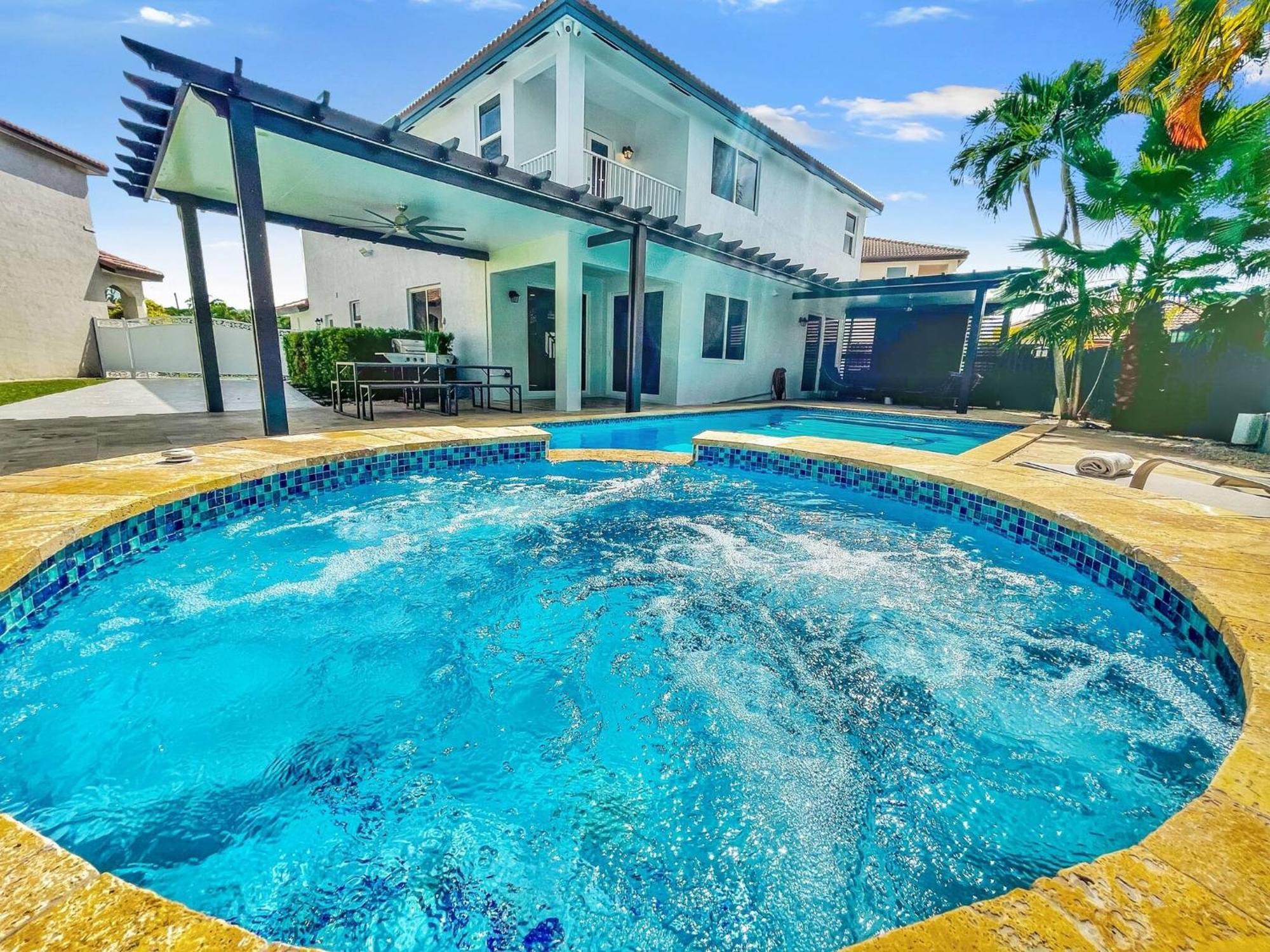 Luxe 5br I Pool Jacuzzi Fire Pit Piano * Miami