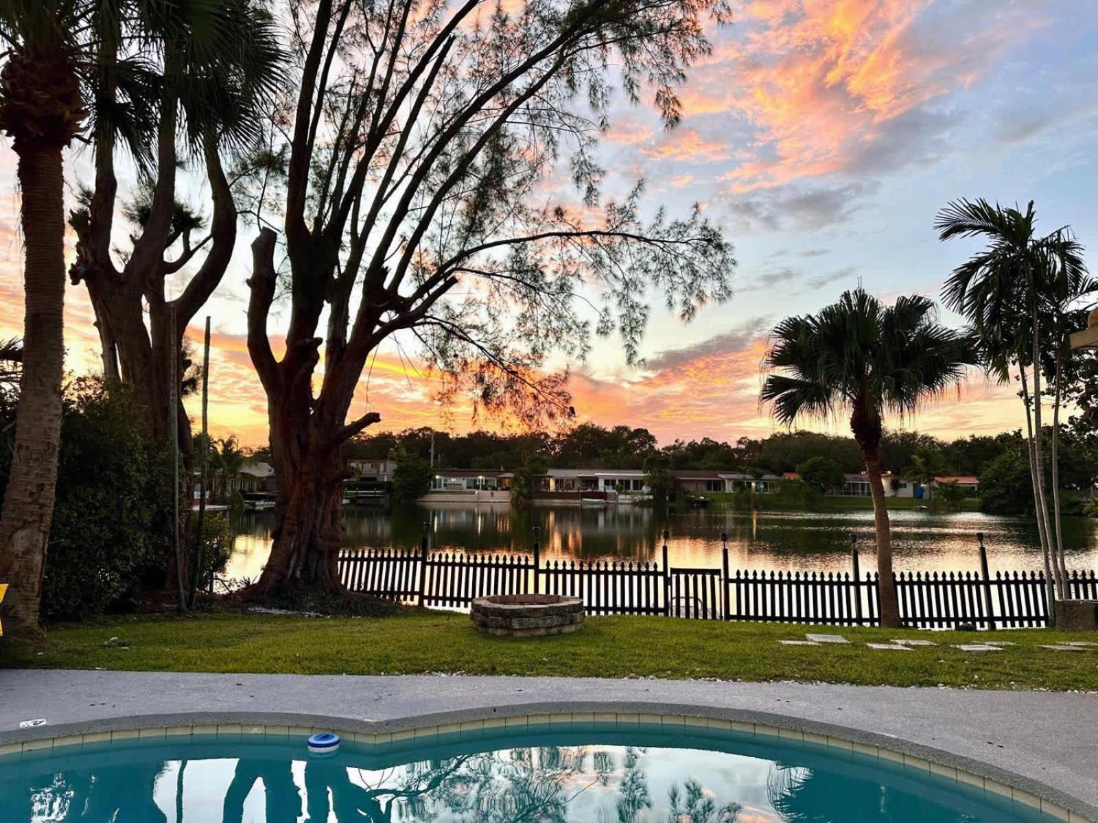 Holiday home Lakefront Retreat Perfect For Family Fun