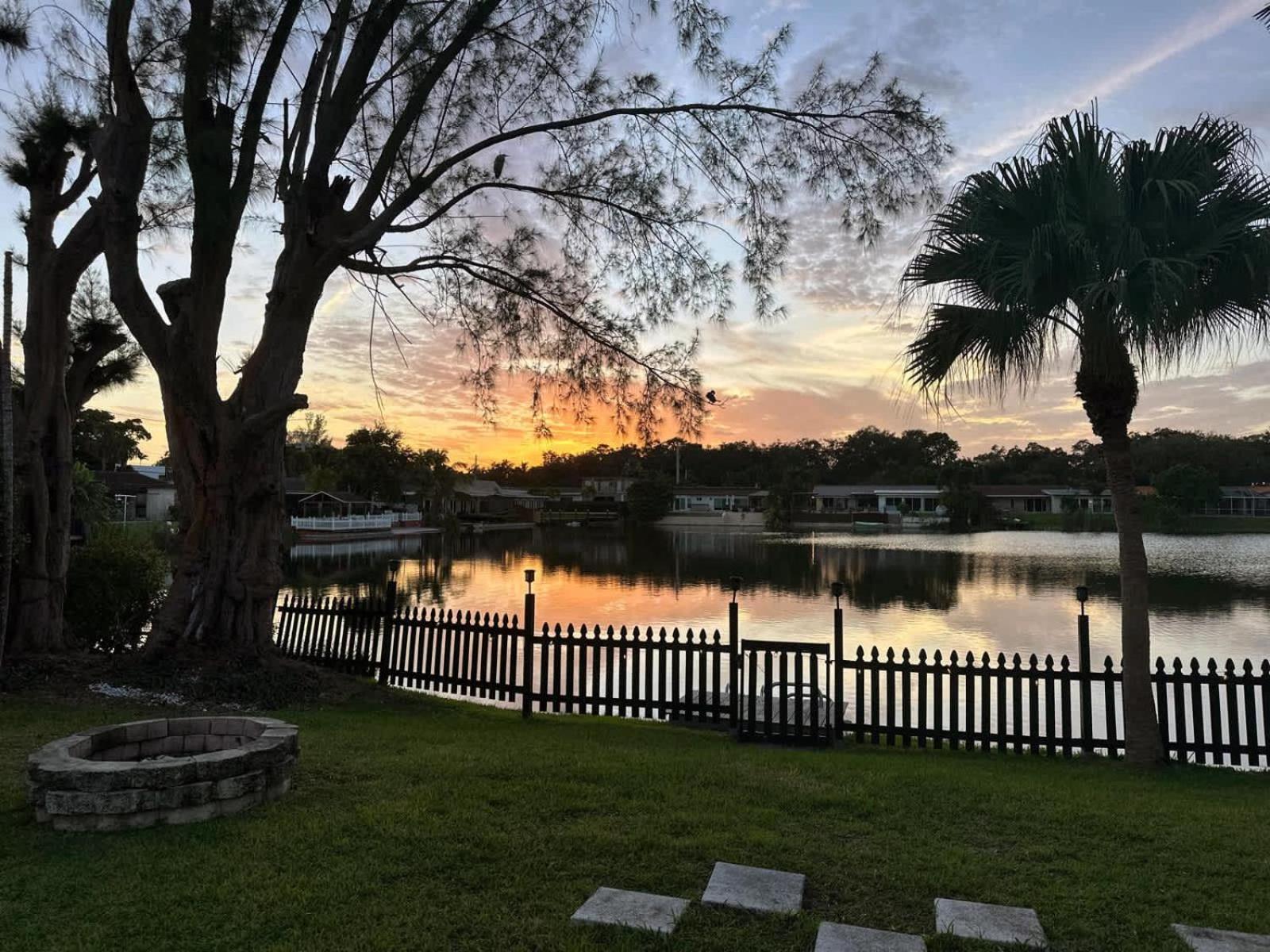 Lakefront Retreat Perfect For Family Fun Holiday home Miami