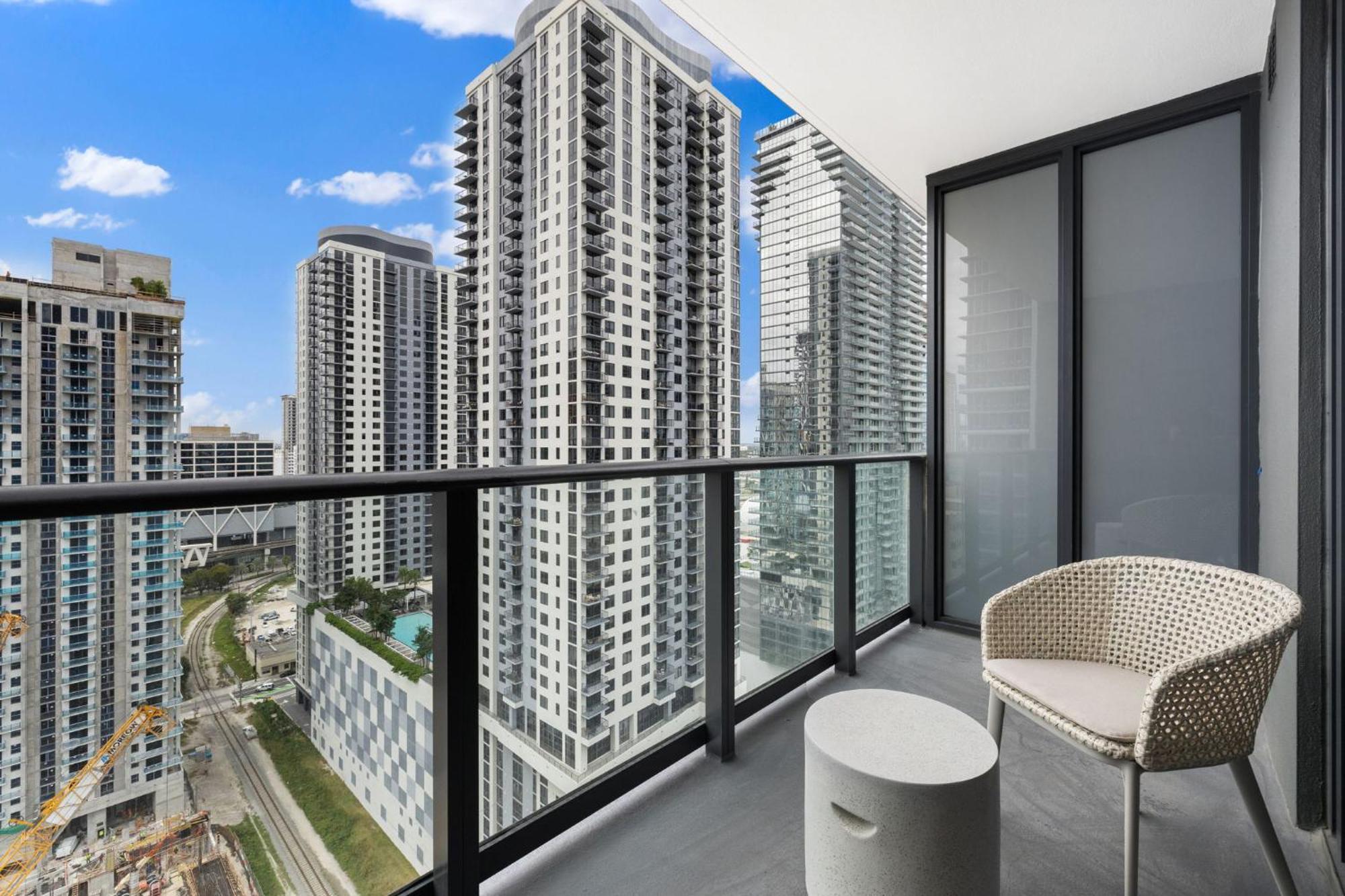 Apartment Elegant With Amenities Access!