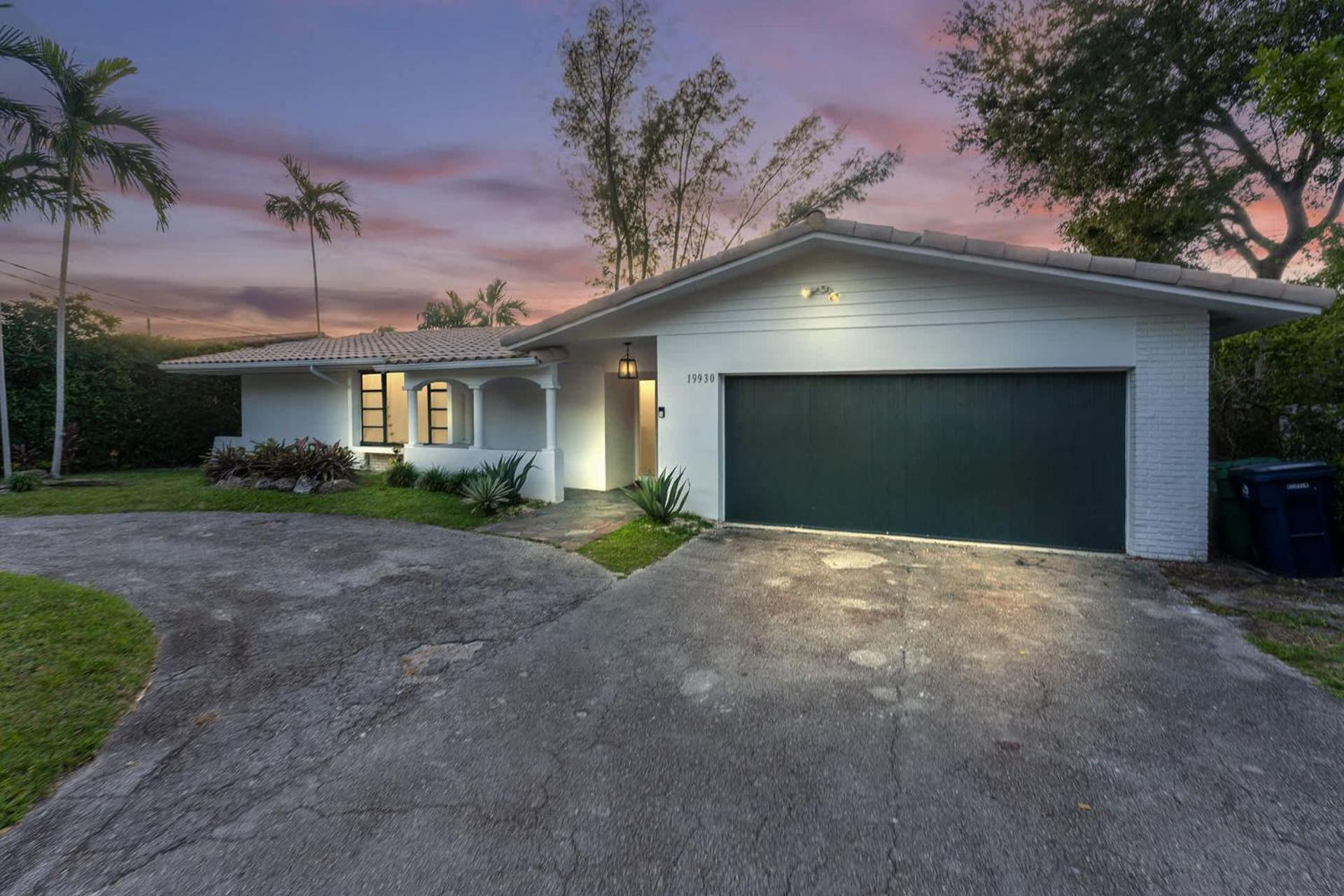 Lakefront Retreat Perfect For Family Fun Miami