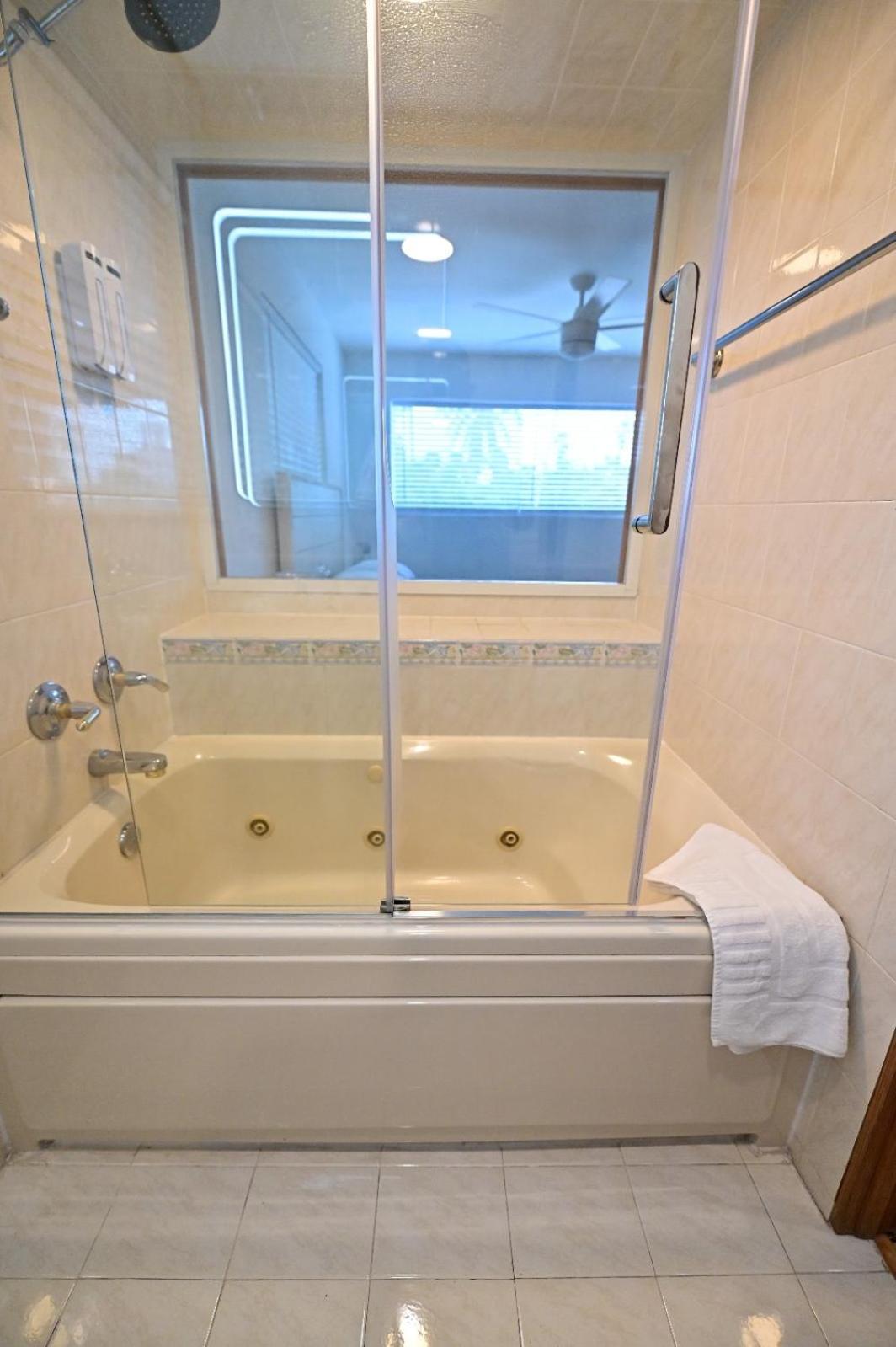 Apartment D' Mauchi Waterfront House *