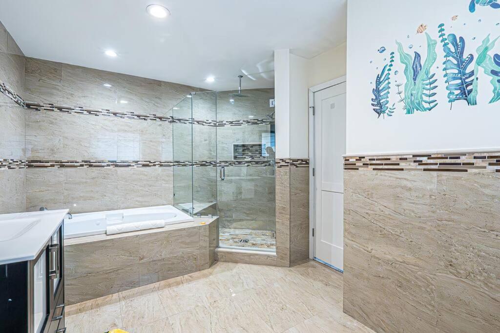 Amazing Location, Luxury & Spacious, Large Pool, Bbq, Game Room, Pool Holiday home Miami