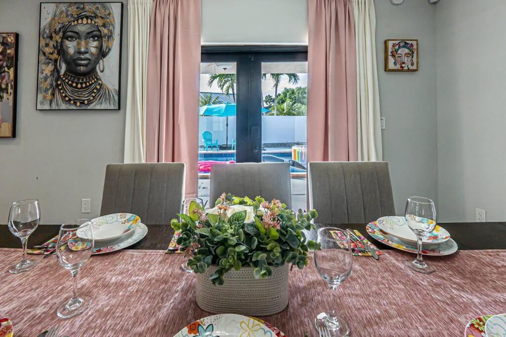 Amazing Location, Luxury & Spacious, Large Pool, Bbq, Game Room, Pool Holiday home Miami