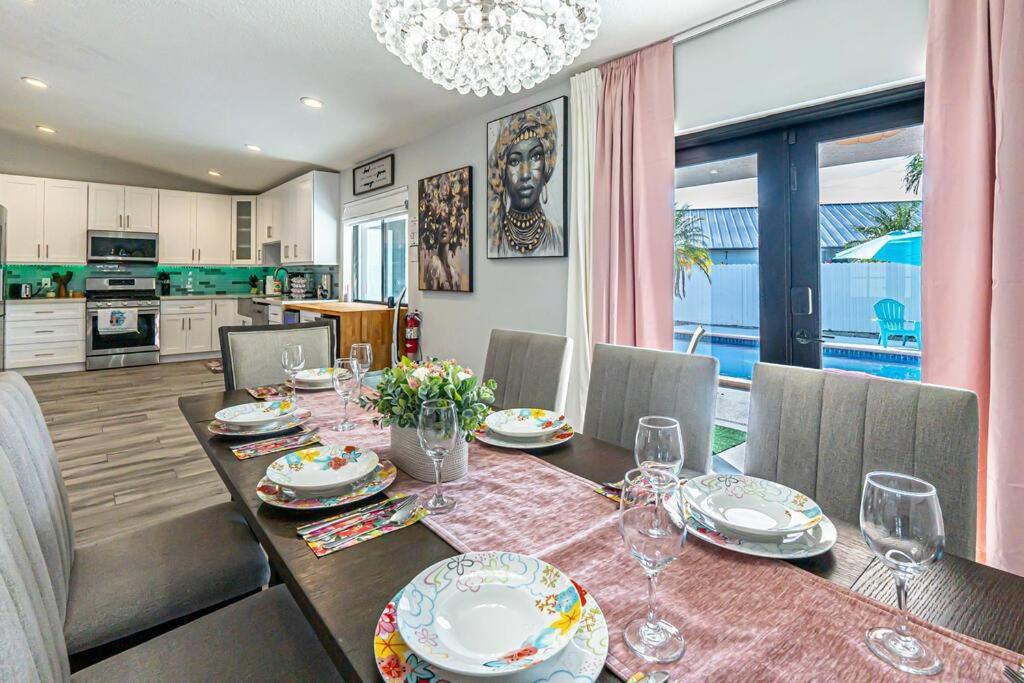 Amazing Location, Luxury & Spacious, Large Pool, Bbq, Game Room, Pool Holiday home Miami
