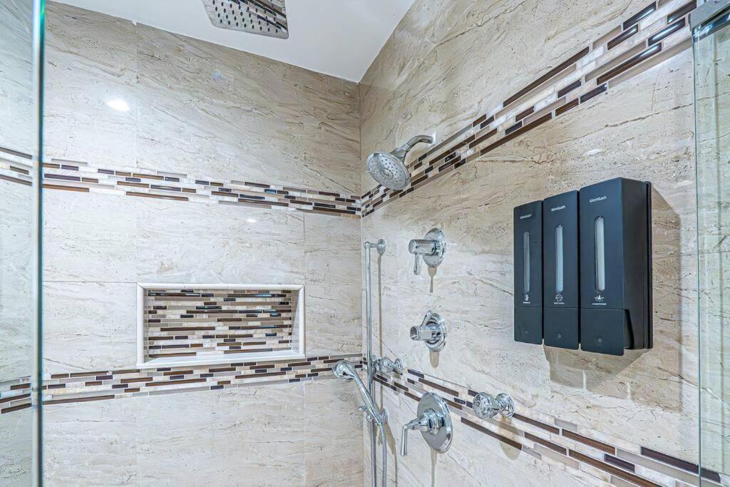 Amazing Location, Luxury & Spacious, Large Pool, Bbq, Game Room, Pool Holiday home Miami