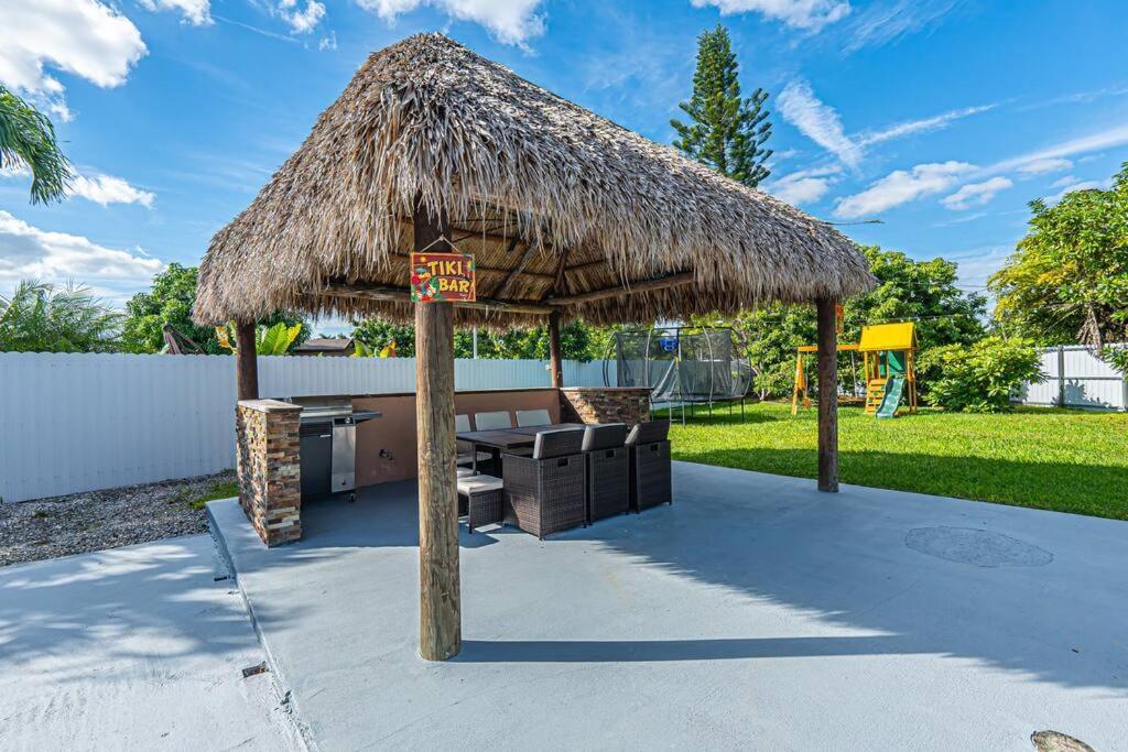 Holiday home Amazing Location, Luxury & Spacious, Large Pool, Bbq, Game Room, Pool Miami
