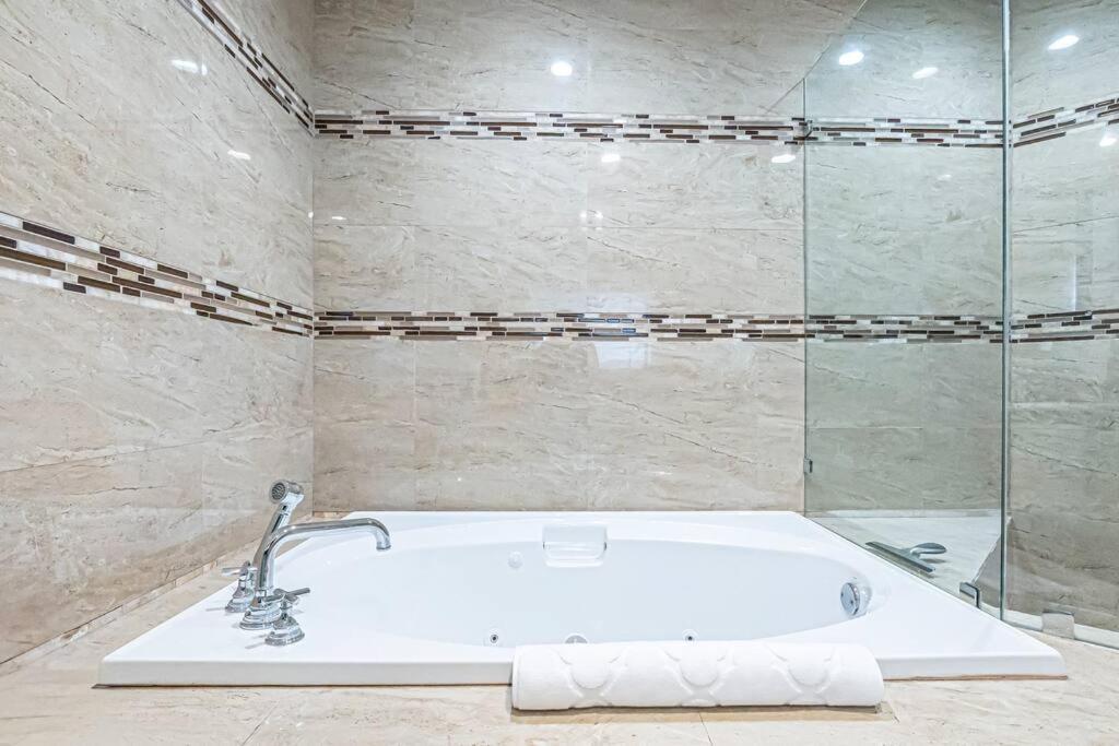 Amazing Location, Luxury & Spacious, Large Pool, Bbq, Game Room, Pool Miami