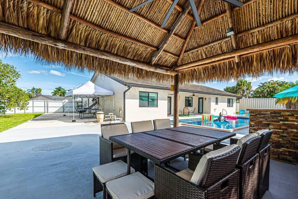 Amazing Location, Luxury & Spacious, Large Pool, Bbq, Game Room, Pool