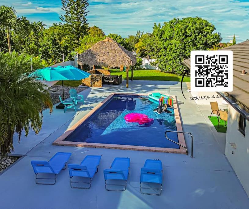 Holiday home Amazing Location, Luxury & Spacious, Large Pool, Bbq, Game Room, Pool