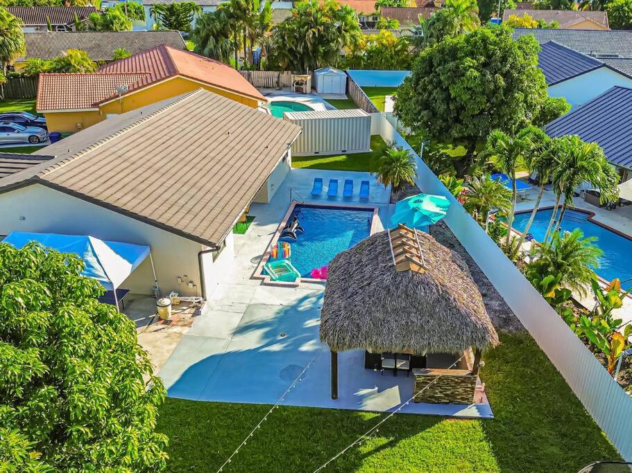 Amazing Location, Luxury & Spacious, Large Pool, Bbq, Game Room, Pool Holiday home Miami