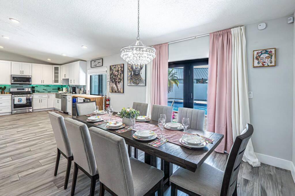 Amazing Location, Luxury & Spacious, Large Pool, Bbq, Game Room, Pool *