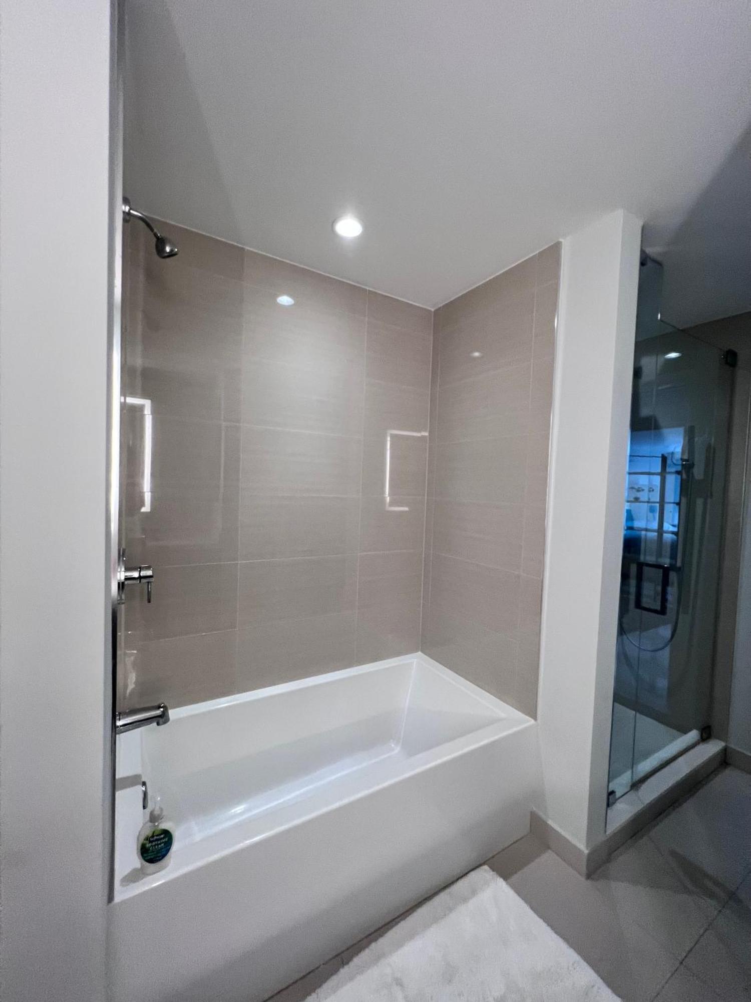 Cityscape Heaven Downtown Apartment *
