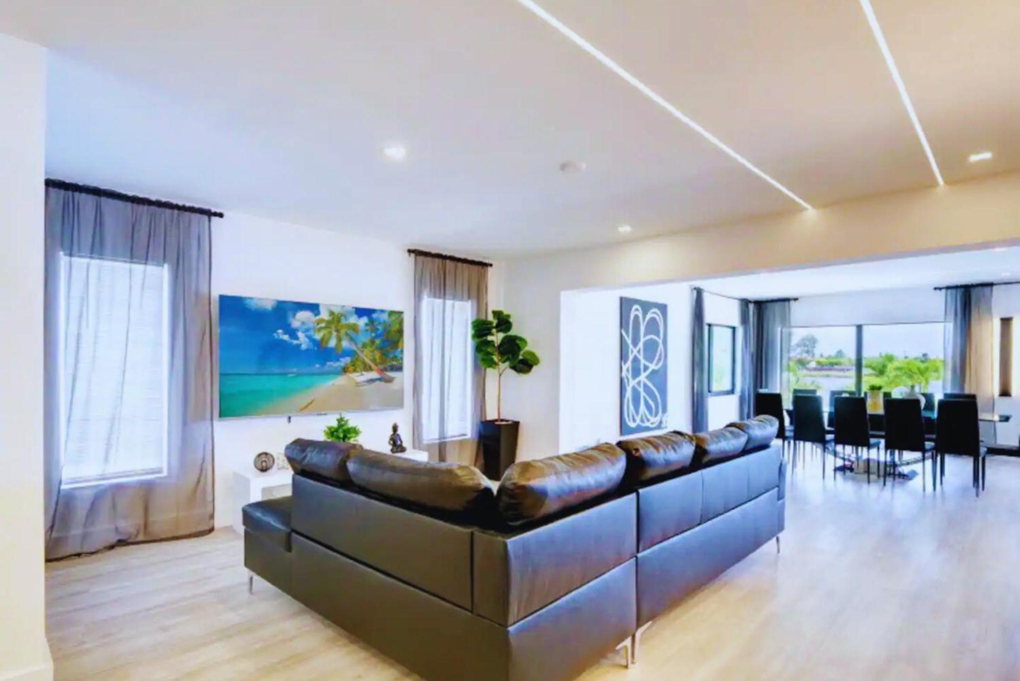 Pousada Luxe Waterfront Mansion W Private Nightclub, Cinema, Game Room, Gym & Pool Miami