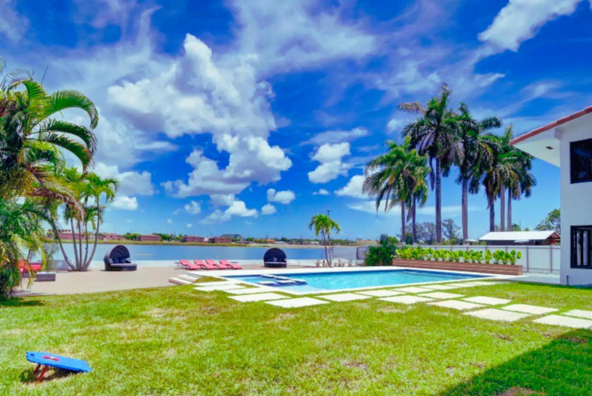 Luxe Waterfront Mansion W Private Nightclub, Cinema, Game Room, Gym & Pool Pousada Miami