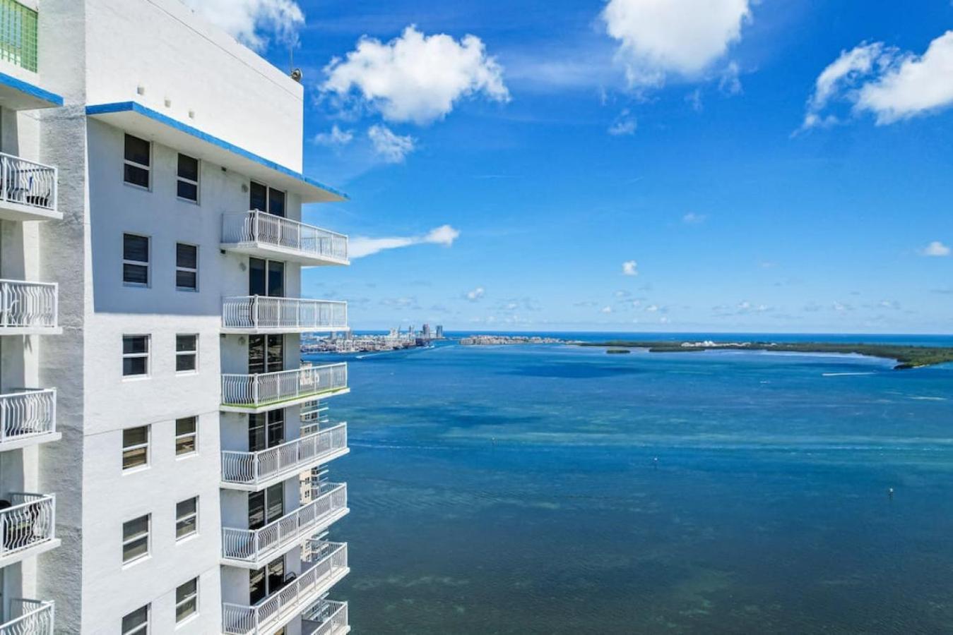 Dreamy Oceanfront Highfloor Corner Unit 2and2 Den * Miami