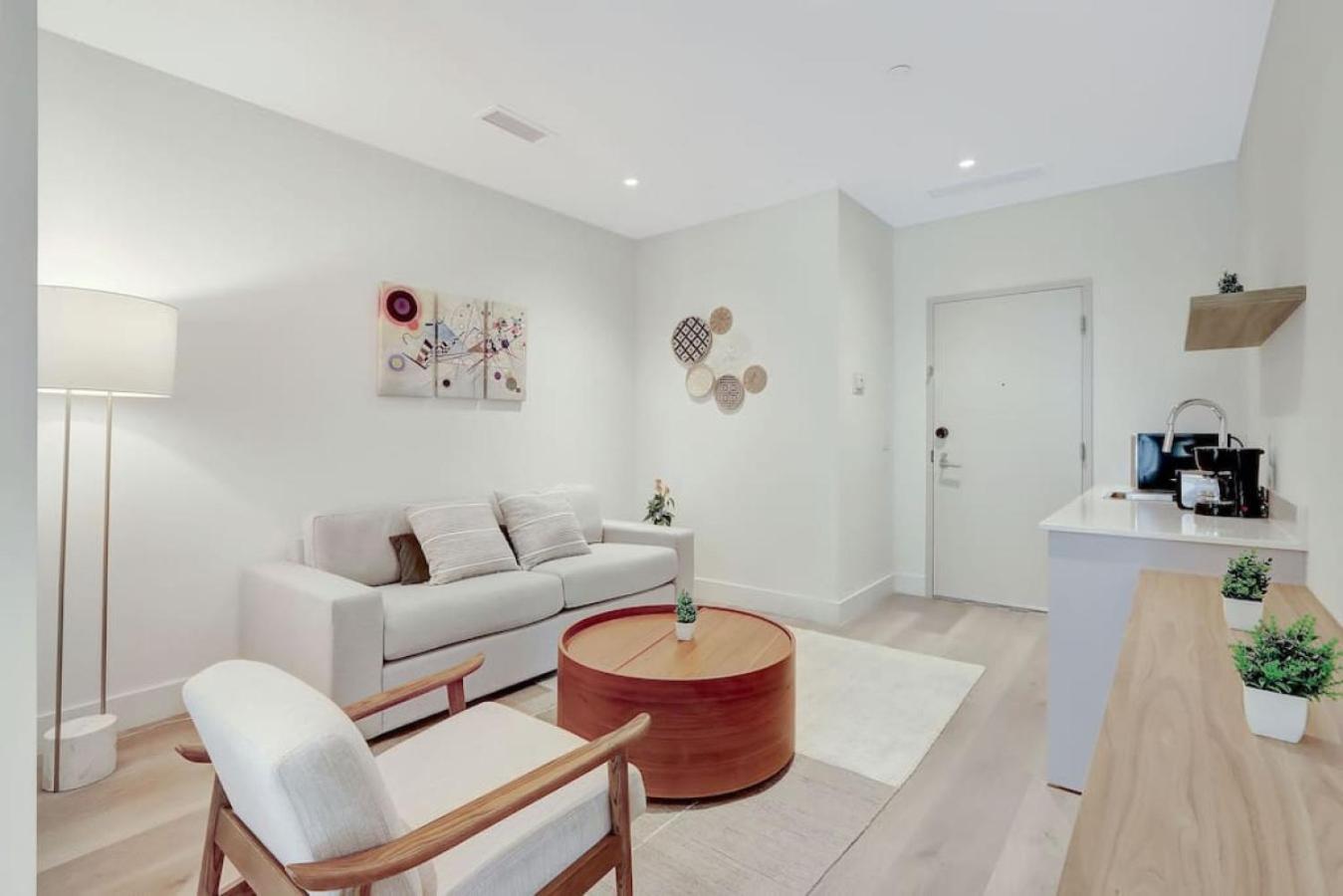 Your Intimate Brickell With Private Balcony Holiday home
