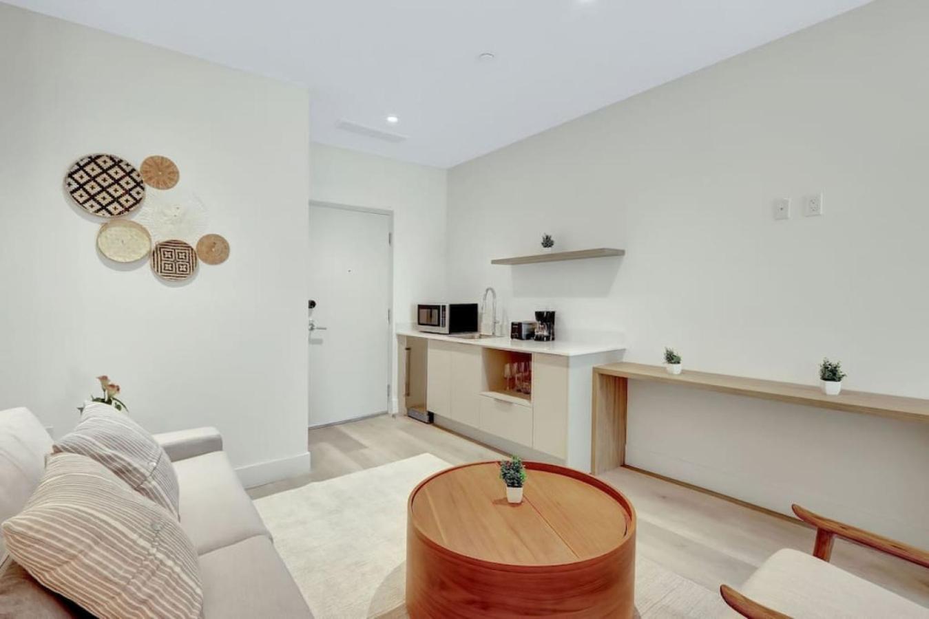 Your Intimate Brickell With Private Balcony *