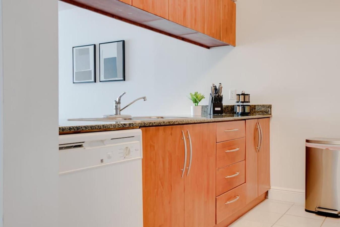 Stylish 1br With Ocean And View,pool,parking * Miami