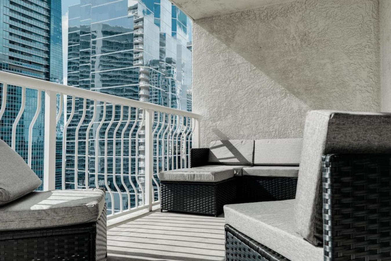 Apartment Stylish 1br With Ocean And View,pool,parking Miami