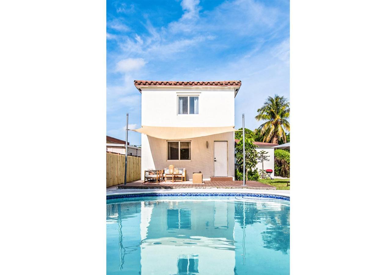 Luxury Redefined 6br Poolside With King Bed Holiday home *