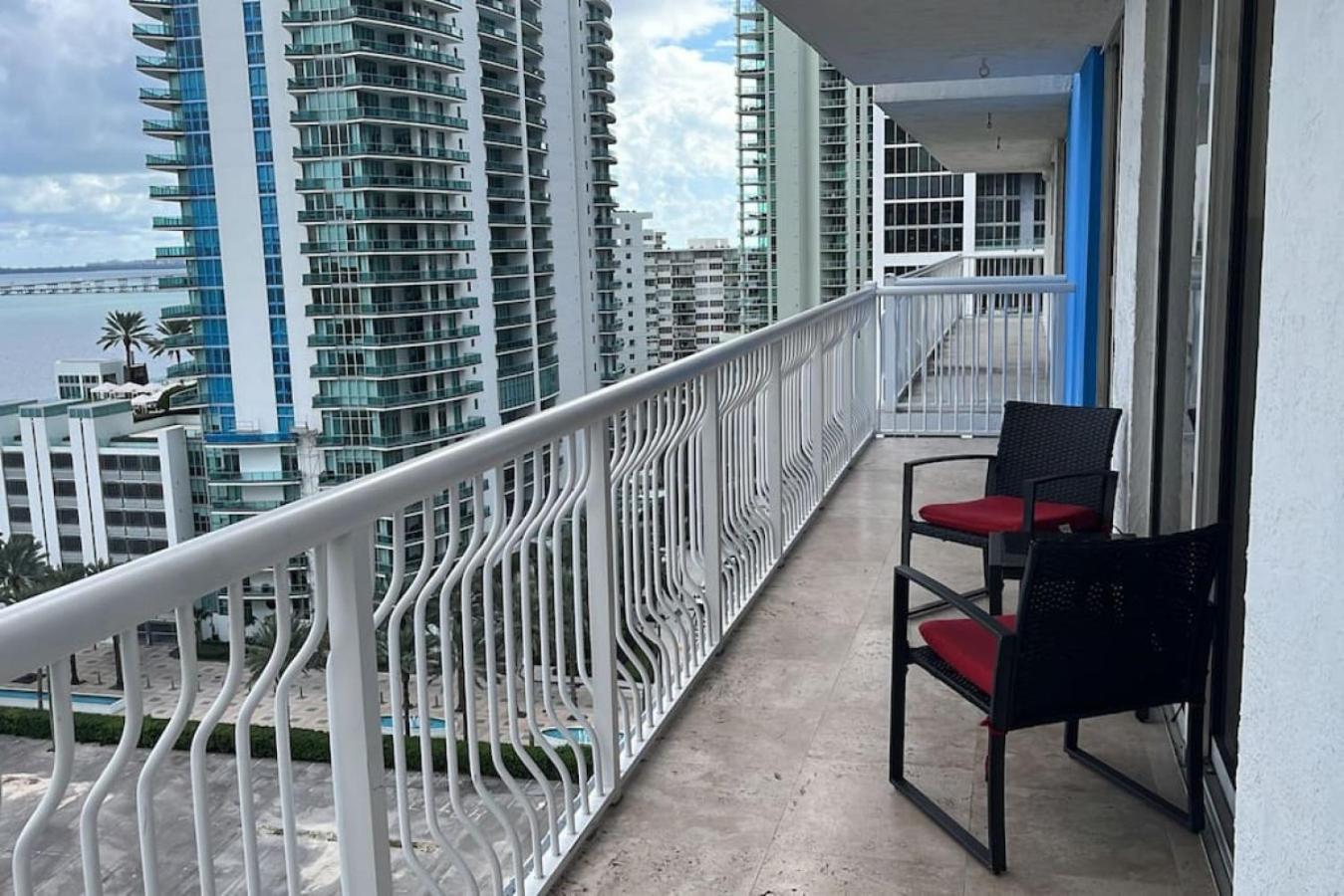 Holiday home 3br Airbnb Friendly With Great Ocean View Balcony *