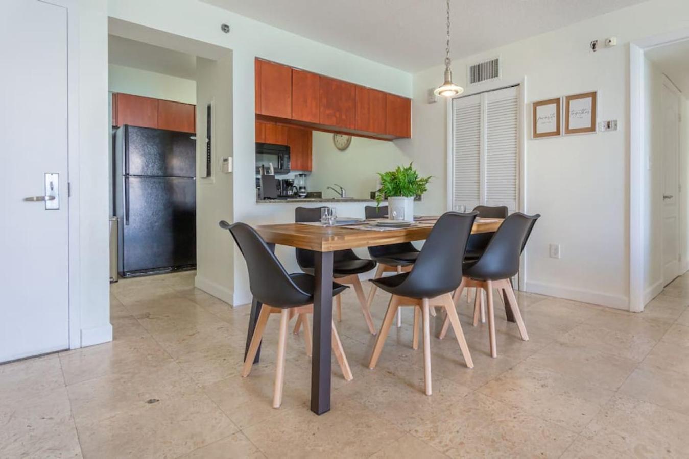 3br Airbnb Friendly With Great Ocean View Balcony Miami