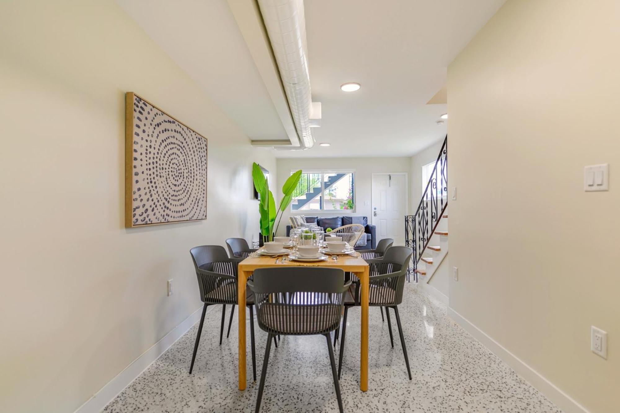 Only Away 10 Min! Monthly In Miami