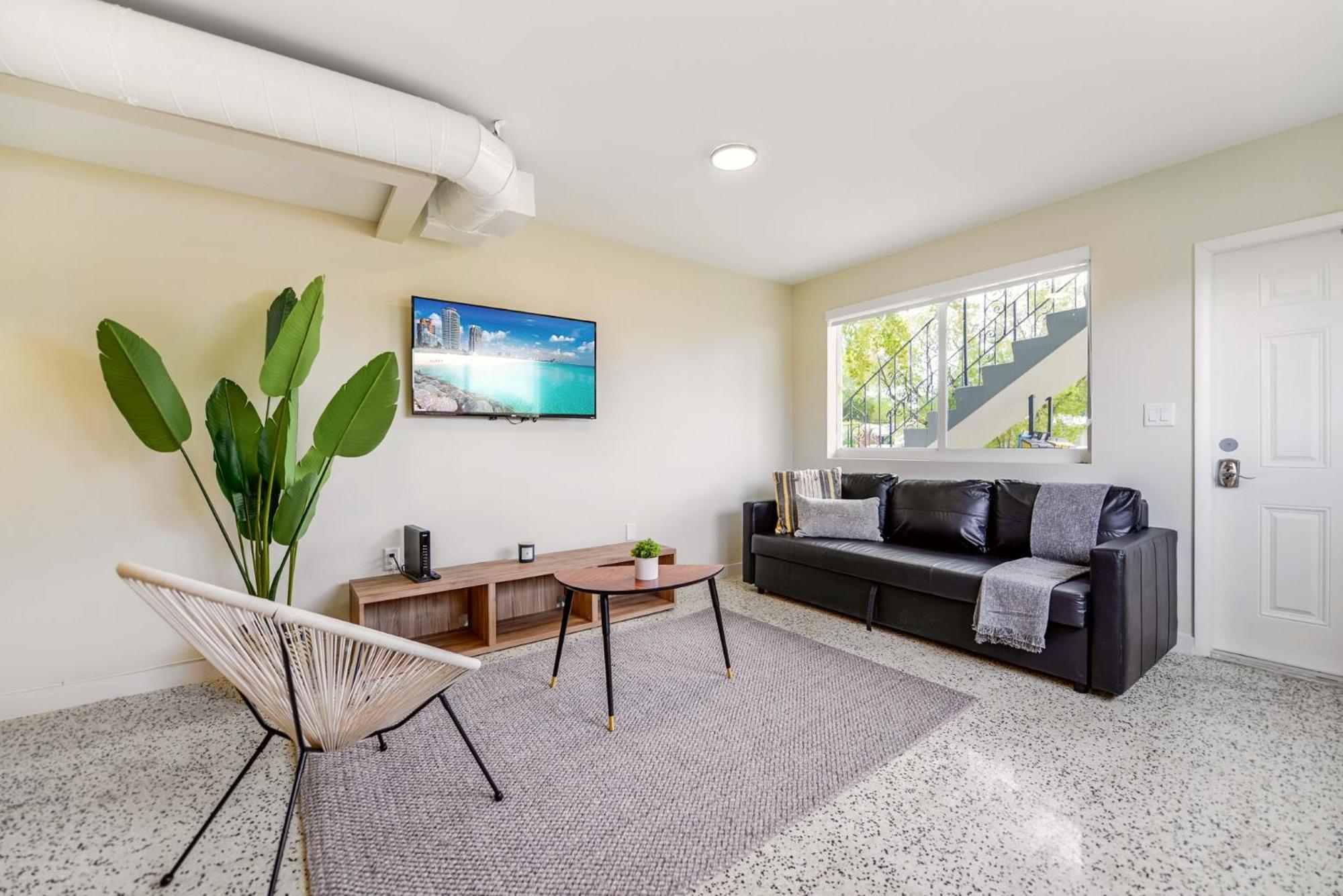 Only Away 10 Min! Monthly In * Miami
