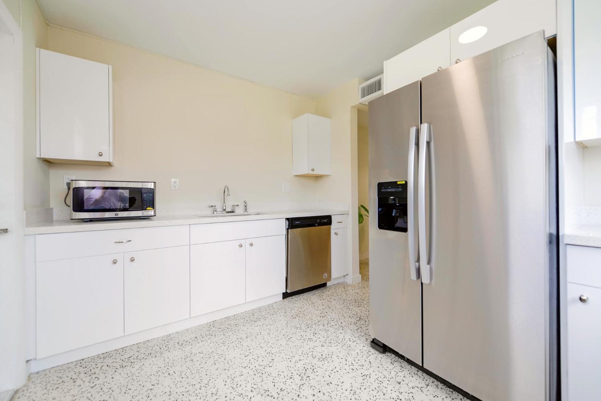 Apartment Only Away 10 Min! Monthly In