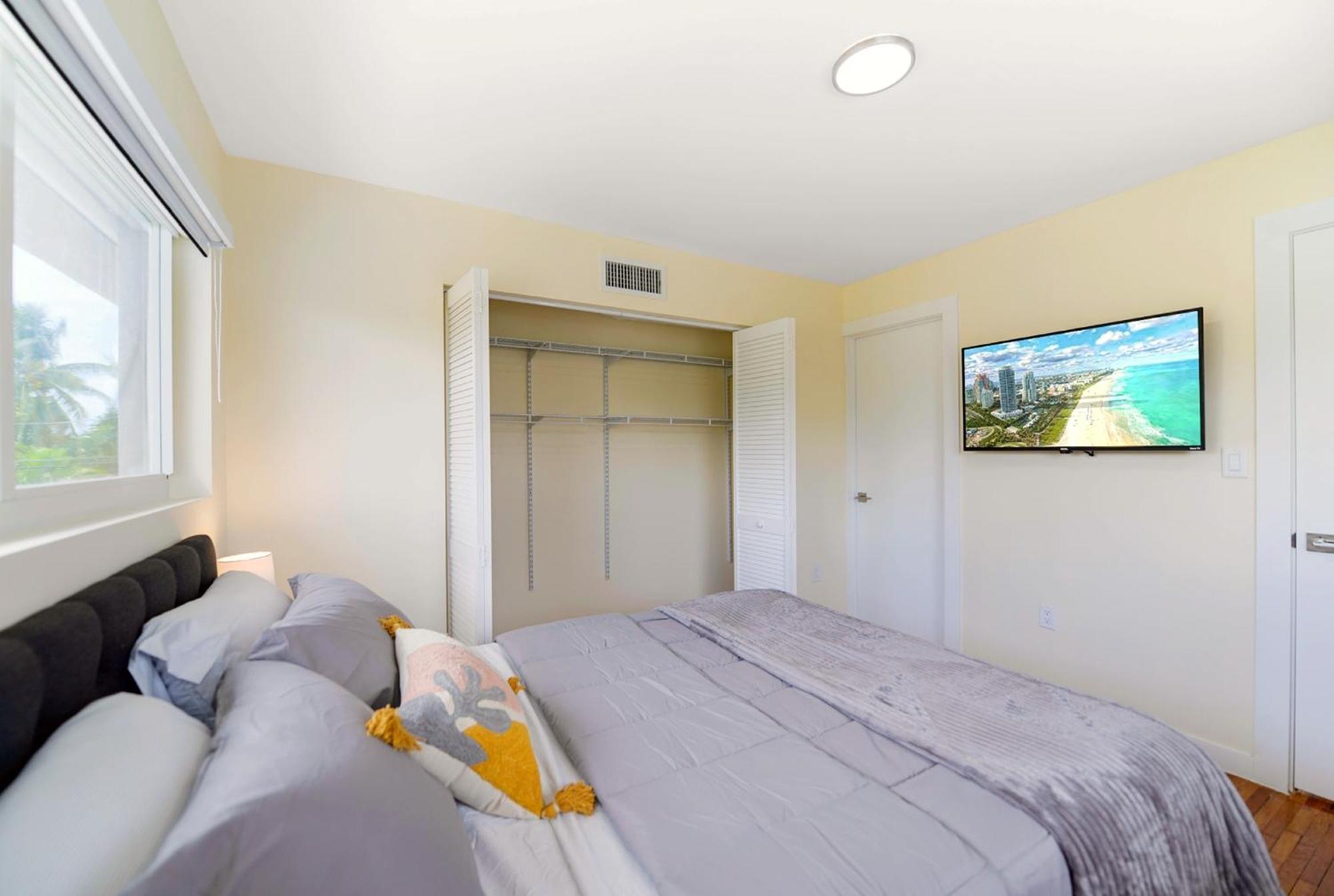 Only Away 10 Min! Monthly In * Miami