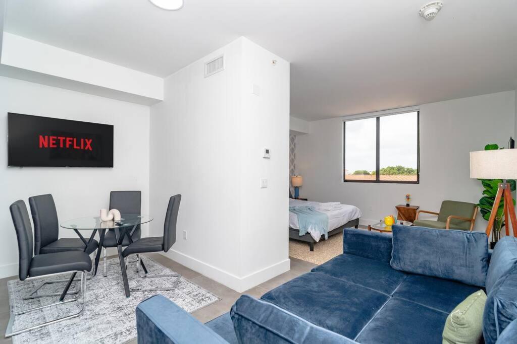 Apartment King Bed Brand New Oasis Minutes To Brickell Miami