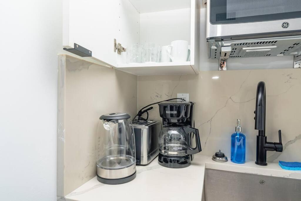 King Bed Brand New Oasis Minutes To Brickell Apartment