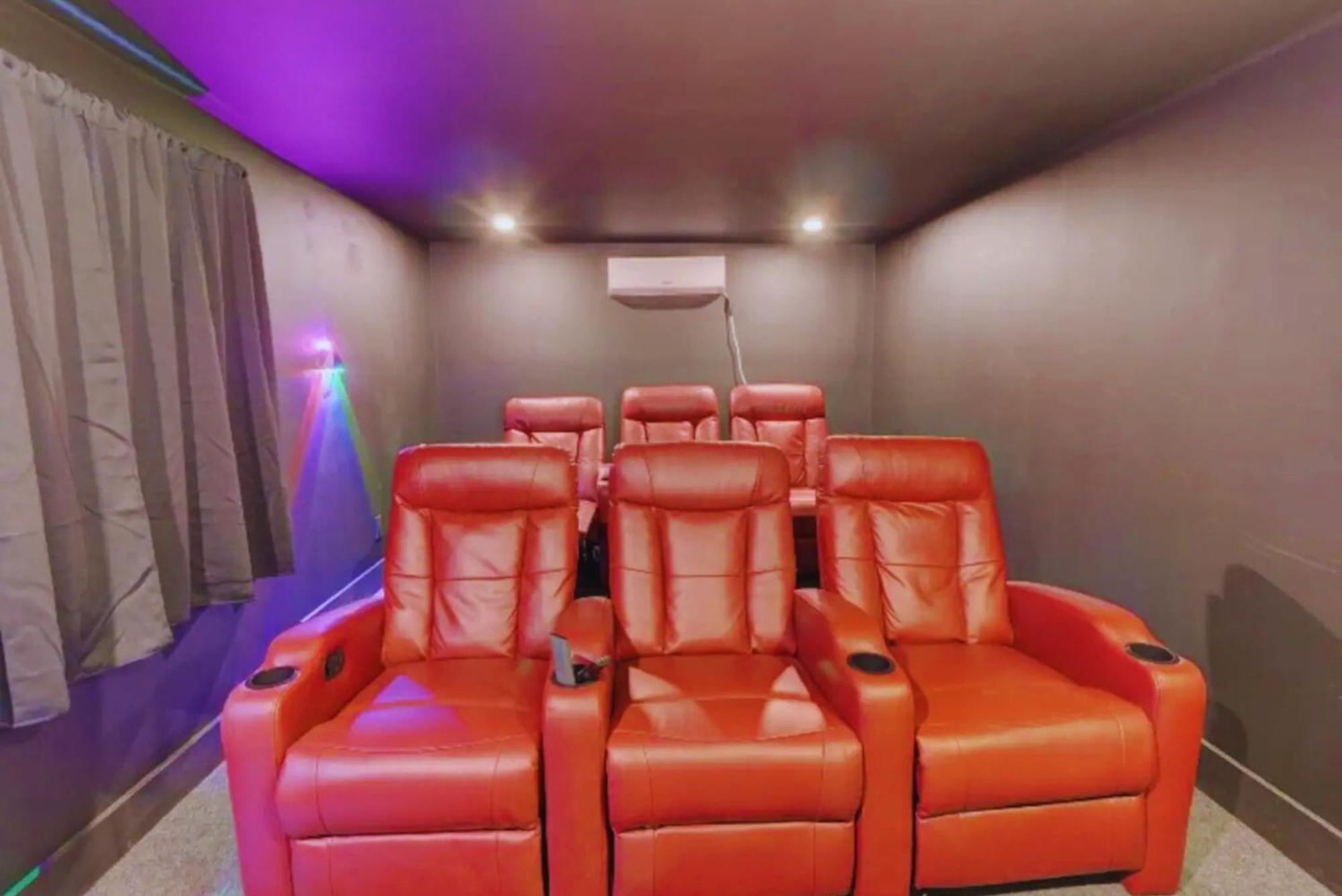 The Grand Escape With Cinema, Pool & Chill Area *