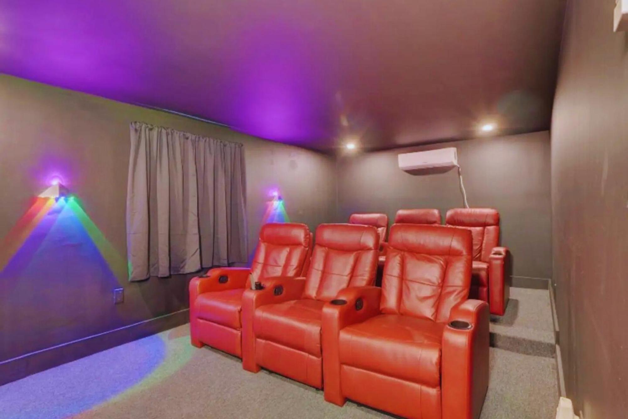 The Grand Escape With Cinema, Pool & Chill Area