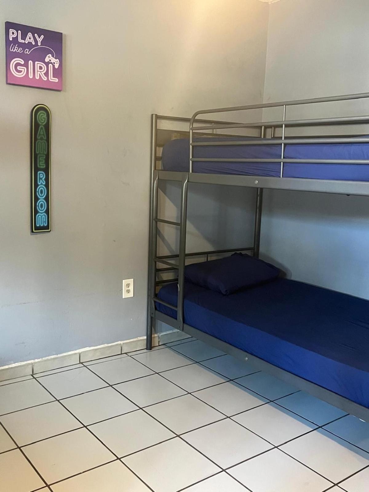 Apartment Beds & Sheets Little Havana *