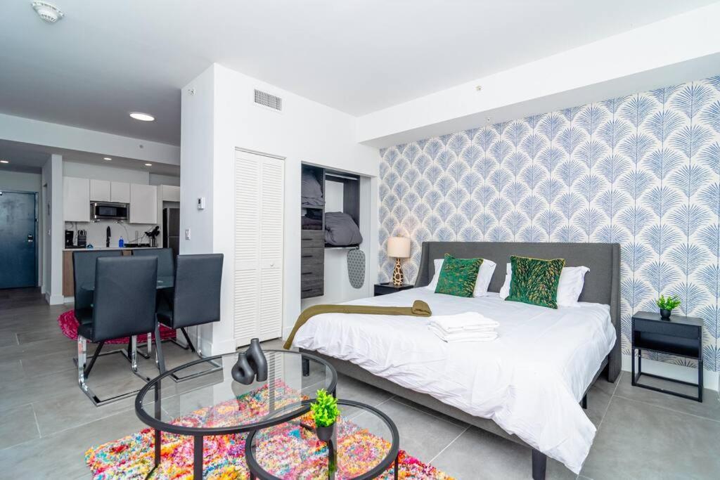 King Bed Brand New Oasis Minutes To Brickell Apartment