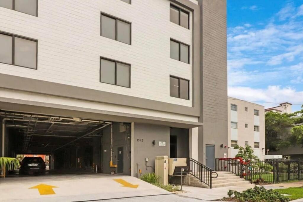 King Bed Brand New Oasis Minutes To Brickell Apartamento *