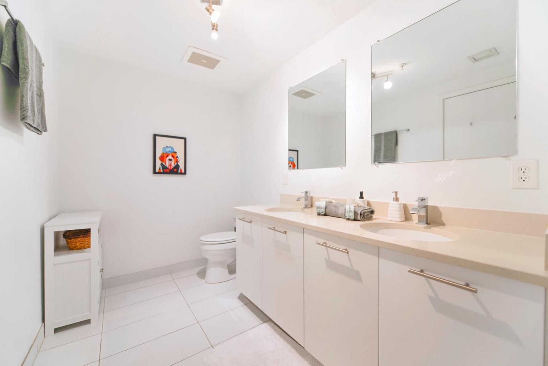 Spacious And Stylish At Midtown W Amenities!