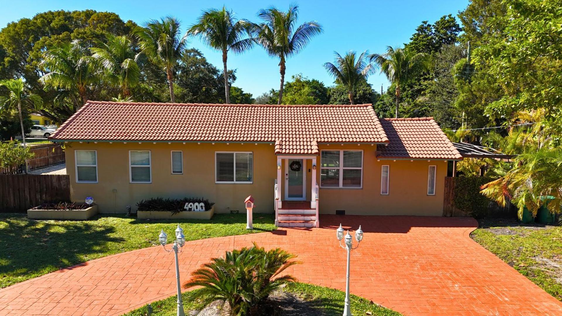 Tropical Paradise 3br Oasis With Heated Pool And Summer Kitchen *