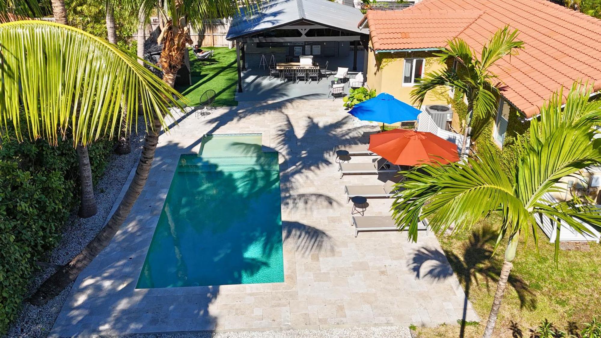 Tropical Paradise 3br Oasis With Heated Pool And Summer Kitchen
