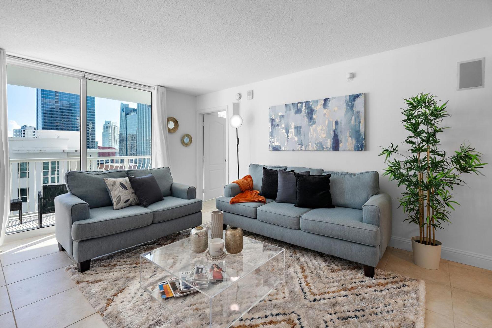 Apartamento Stylish 2br With Skyline Views, Free Parking, Sleeps 8 *