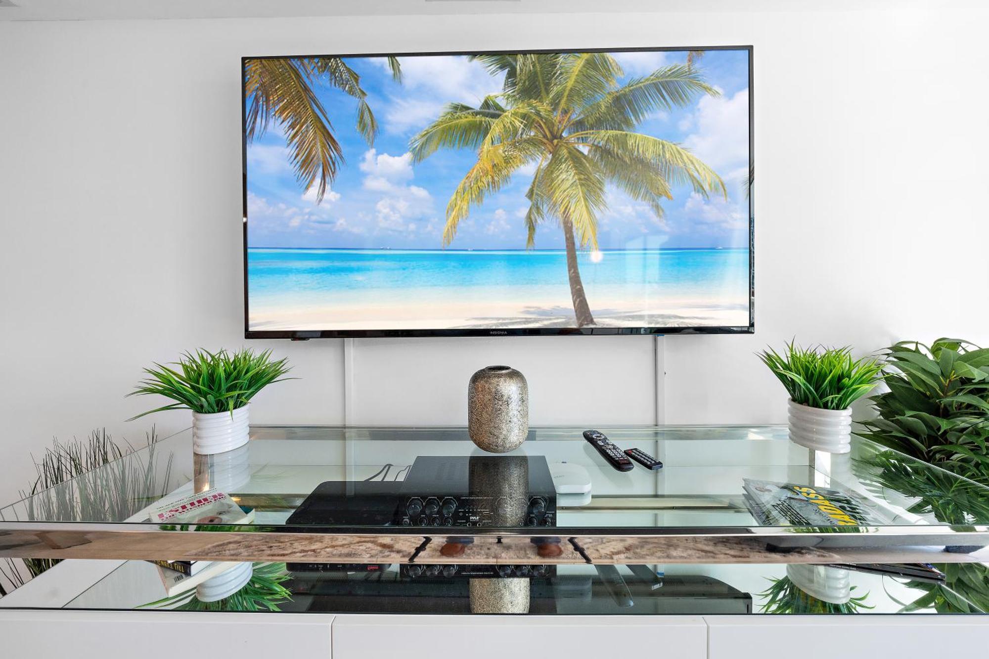 Apartamento Stylish 2br With Skyline Views, Free Parking, Sleeps 8 *
