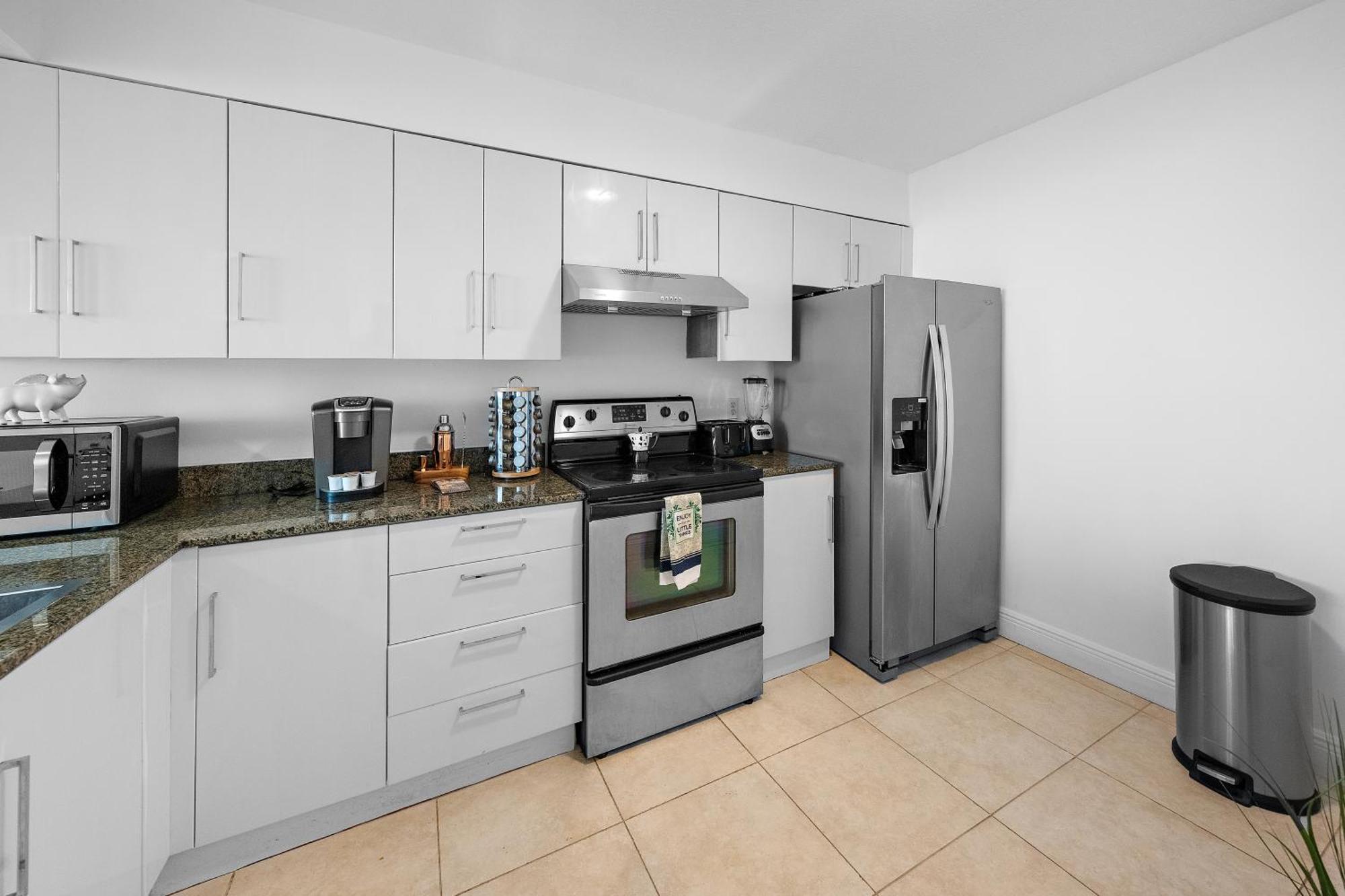 Stylish 2br With Skyline Views, Free Parking, Sleeps 8 * Miami