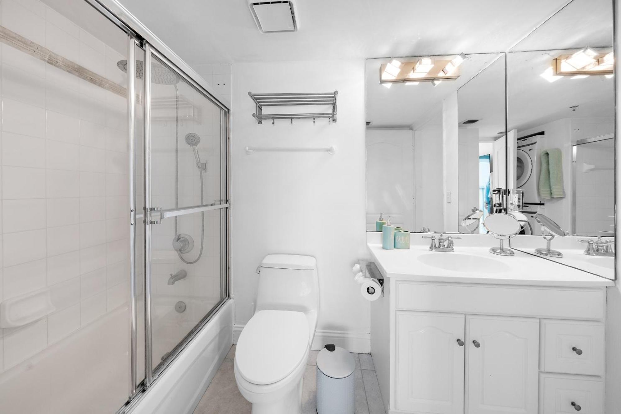 Stylish 2br With Skyline Views, Free Parking, Sleeps 8 Apartamento *