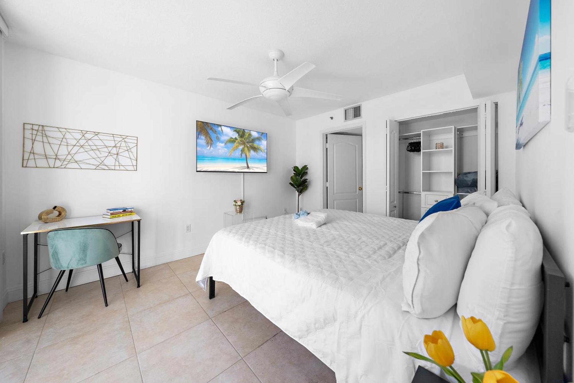 Stylish 2br With Skyline Views, Free Parking, Sleeps 8 * Miami