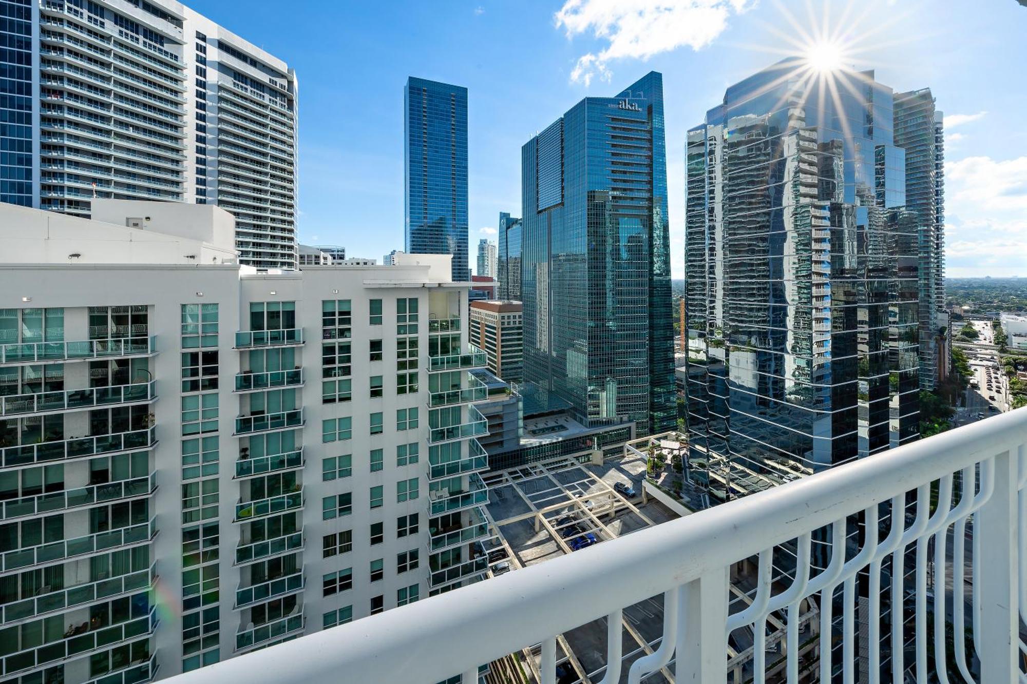 Stylish 2br With Skyline Views, Free Parking, Sleeps 8 Apartamento Miami