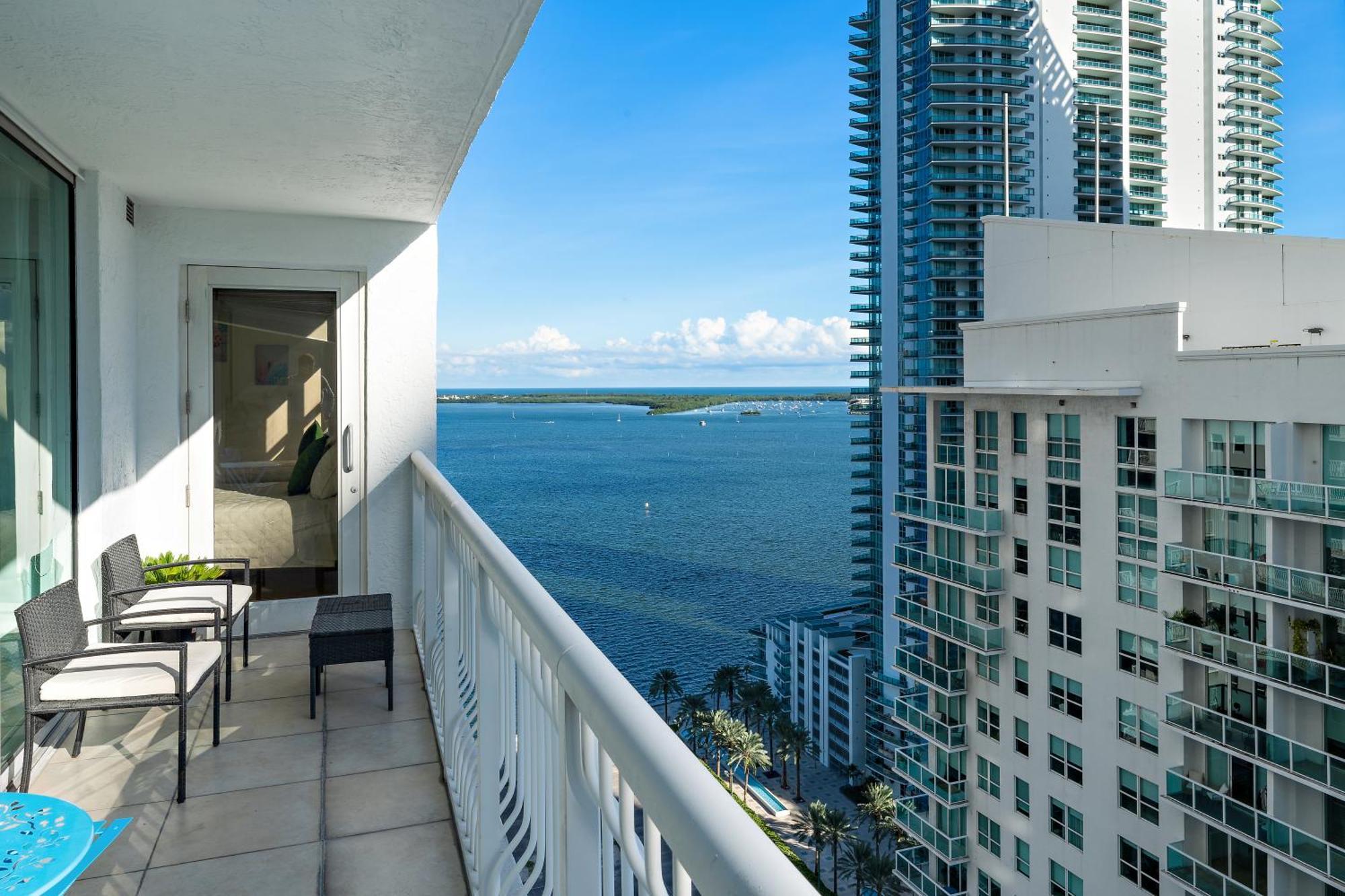 Apartamento Stylish 2br With Skyline Views, Free Parking, Sleeps 8 Miami
